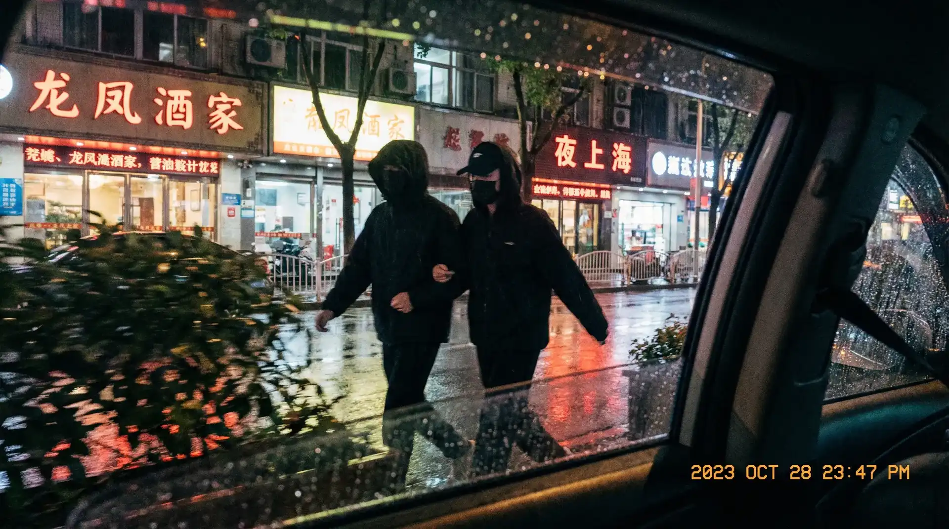 jy灌溉系统公交车 - 顶流明星深夜密会现场抓拍照片